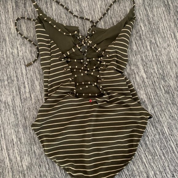 Red Carter Juliette one piece *trade friendly* - Picture 3 of 4